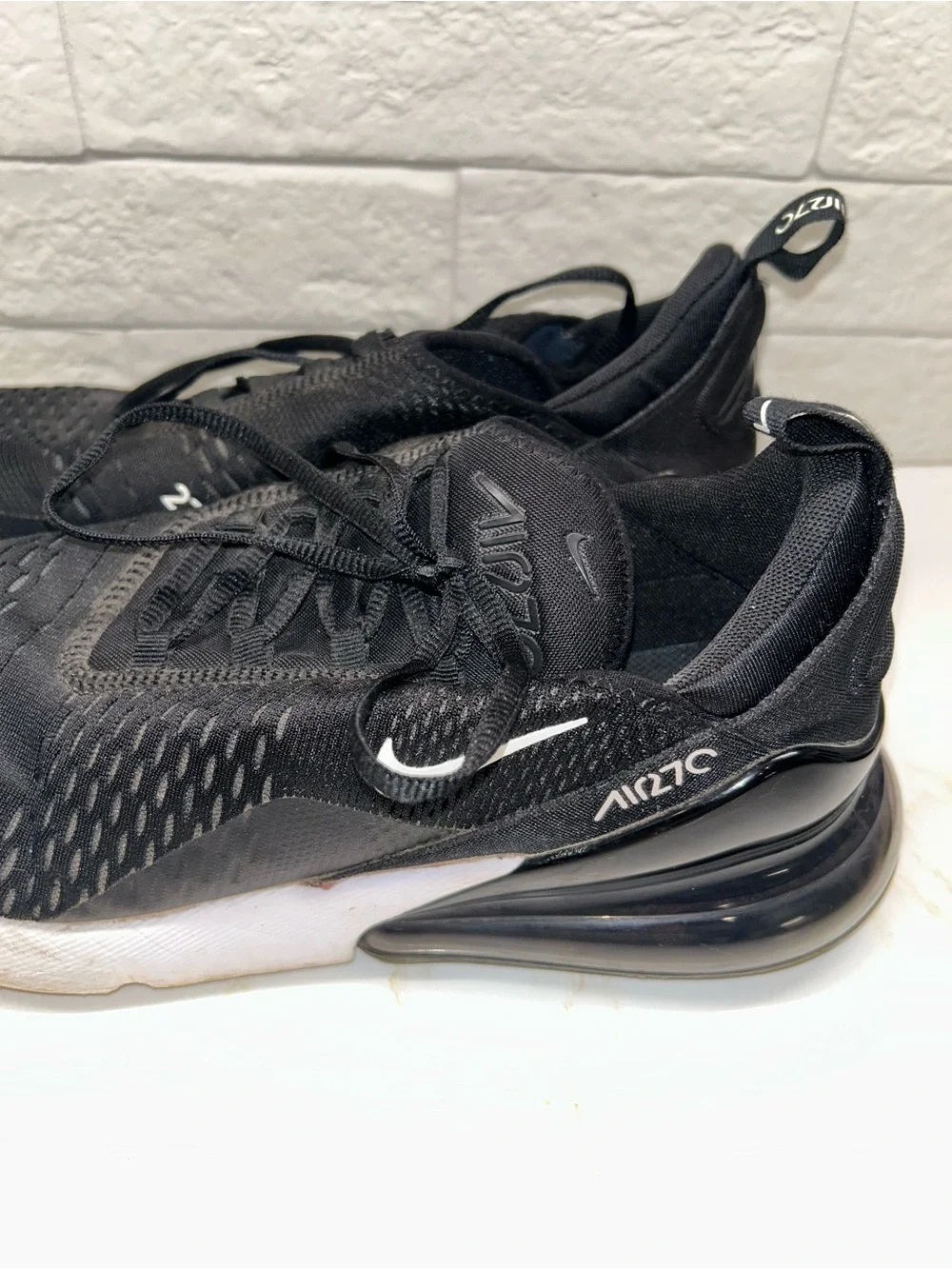 Nike Air Max 270 Mens Size 11.5 Black White Athletic Running Shoes Sneakers